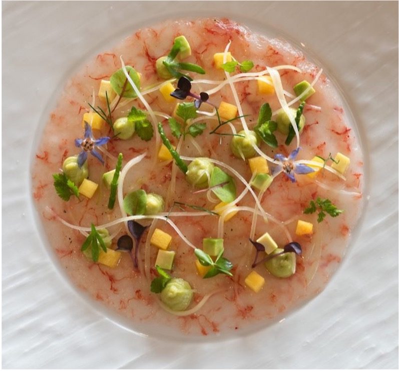 Prawn carpaccio with mango and avocado at Downunder MICHELIN selected Lisbon